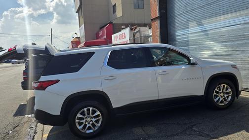 White 2018 Chevrolet Traverse LT Cloth