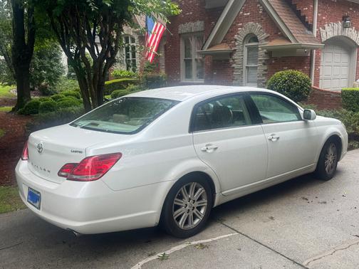 White 2006 Toyota Avalon Limited