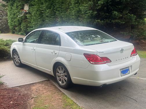 White 2006 Toyota Avalon Limited