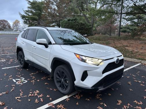 2022 Toyota RAV4 Hybrid SE