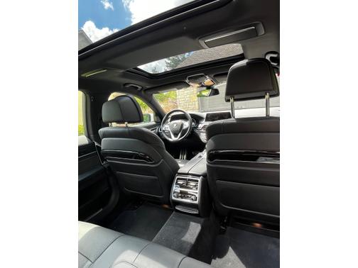 2019 BMW 750 i