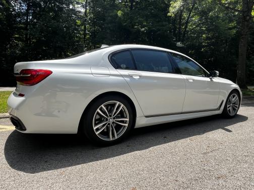 2019 BMW 750 i