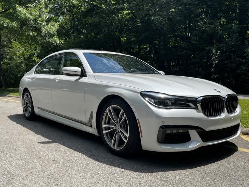 2019 BMW 750 i
