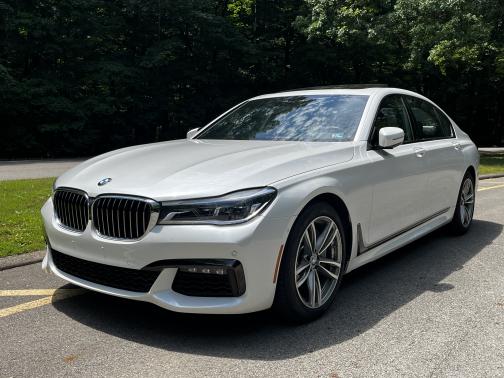 2019 BMW 750 i