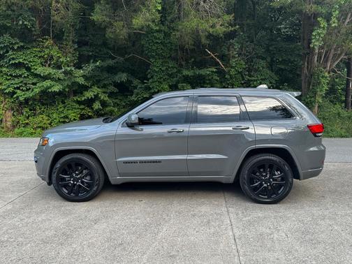 Gray 2021 Jeep Grand Cherokee Laredo X