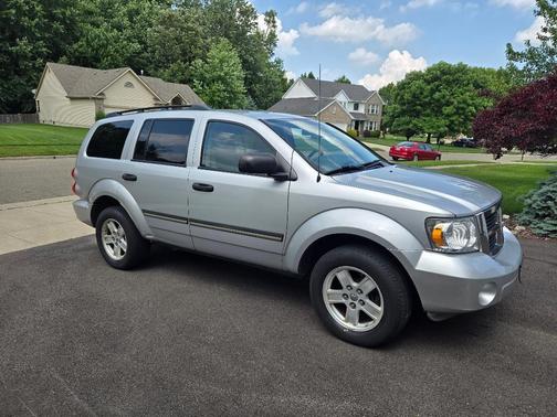Silver 2007 Dodge Durango SLT