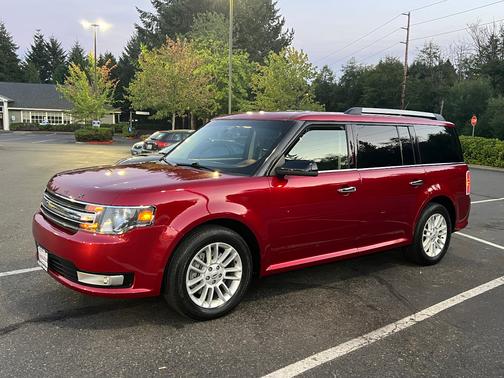 Red 2018 Ford Flex SEL