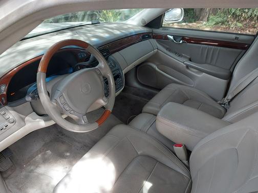 White 2005 Cadillac DeVille DHS