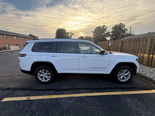 White 2022 Jeep Grand Cherokee L Limited