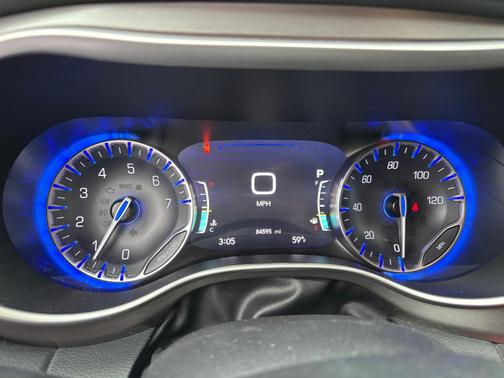 White 2022 Chrysler Pacifica Touring L