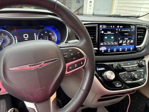 White 2022 Chrysler Pacifica Touring L