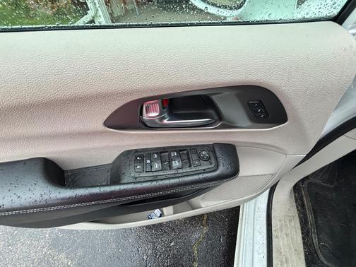 White 2022 Chrysler Pacifica Touring L