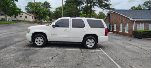 White 2009 Chevrolet Tahoe LT