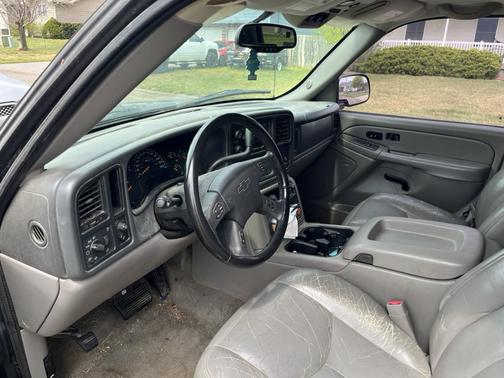 Black 2005 Chevrolet Suburban 1500 LT