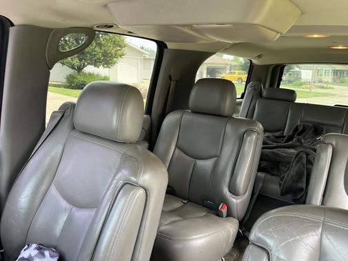 Black 2005 Chevrolet Suburban 1500 LT