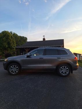 Gray 2013 Volkswagen Touareg TDI Sport