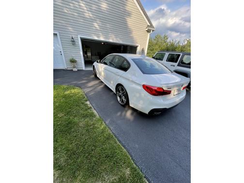 Photo 3 of 9 of 2019 BMW M550 i xDrive