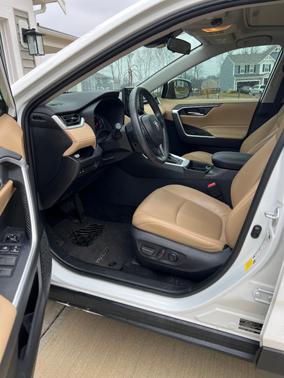 2020 Toyota RAV4 XLE Premium