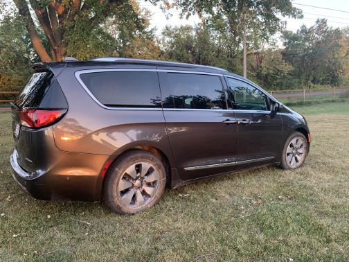 Gray 2017 Chrysler Pacifica Hybrid Platinum