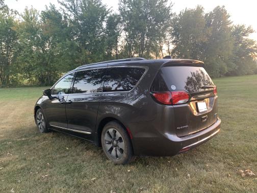 Gray 2017 Chrysler Pacifica Hybrid Platinum