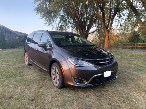 Gray 2017 Chrysler Pacifica Hybrid Platinum
