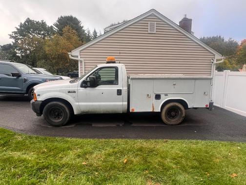 White 2001 Ford F-250 XL
