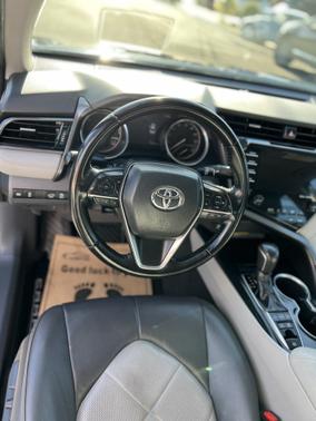 Photo 1 of 16 of 2019 Toyota Camry Hybrid XLE