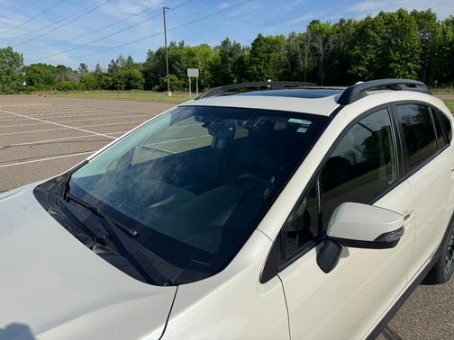 White 2017 Subaru Crosstrek 2.0i Limited