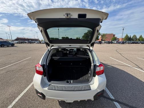 White 2017 Subaru Crosstrek 2.0i Limited