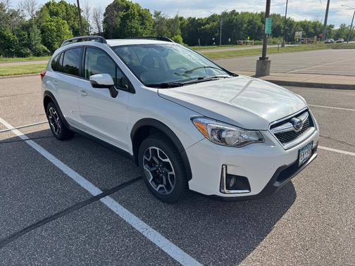 White 2017 Subaru Crosstrek 2.0i Limited