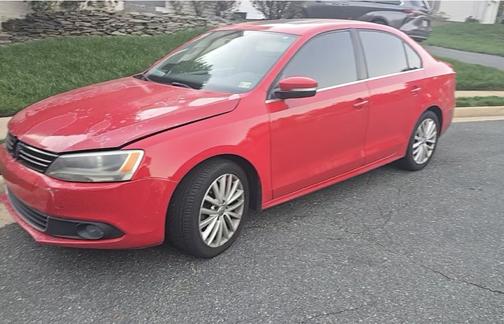 Red 2012 Volkswagen Jetta SEL