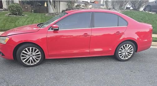 Red 2012 Volkswagen Jetta SEL