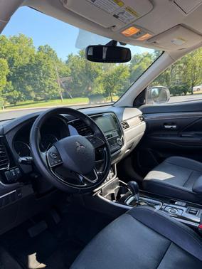 White 2019 Mitsubishi Outlander SEL