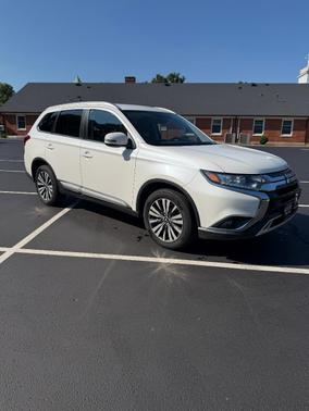 White 2019 Mitsubishi Outlander SEL