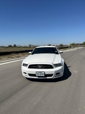 White 2013 Ford Mustang V6 Premium