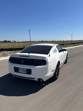 White 2013 Ford Mustang V6 Premium
