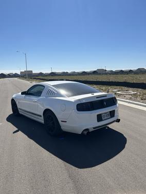 White 2013 Ford Mustang V6 Premium