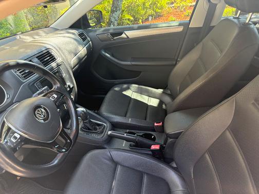 Gray 2017 Volkswagen Jetta 1.4T SE