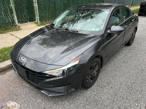 Gray 2022 Hyundai ELANTRA SEL