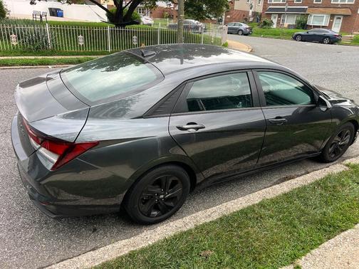 Gray 2022 Hyundai ELANTRA SEL