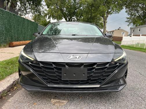 Gray 2022 Hyundai ELANTRA SEL