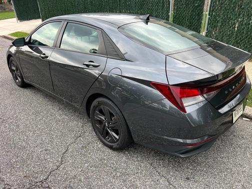 Gray 2022 Hyundai ELANTRA SEL