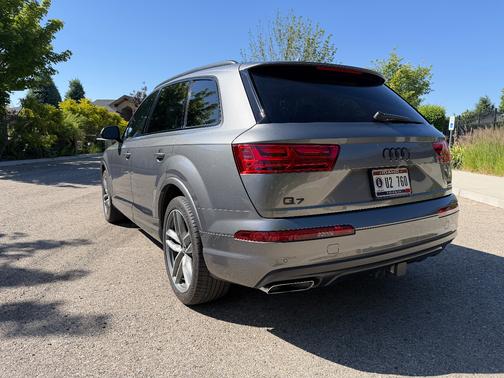 Gray 2017 Audi Q7 3.0T Prestige