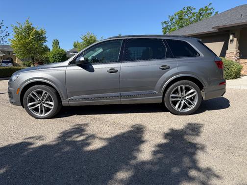 Gray 2017 Audi Q7 3.0T Prestige