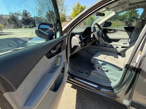Gray 2017 Audi Q7 3.0T Prestige