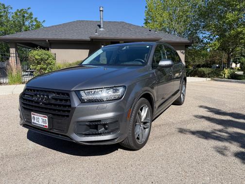 Gray 2017 Audi Q7 3.0T Prestige