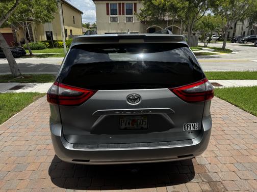 2020 Toyota Sienna LE