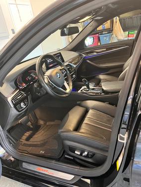 Black 2020 BMW 530 i