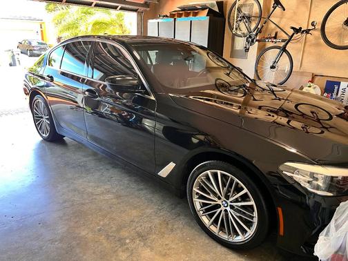 Black 2020 BMW 530 i