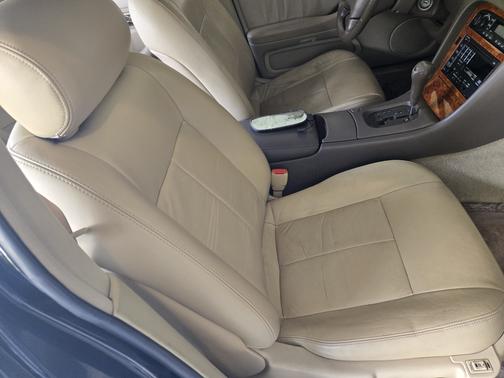 1995 INFINITI J30 Base